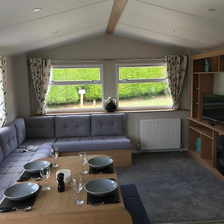 Exclusive 3 Bedroom Caravan, Sleeps 8 People At Parkdean Newquay Holiday Park, Cornwall, Uk Exterior foto