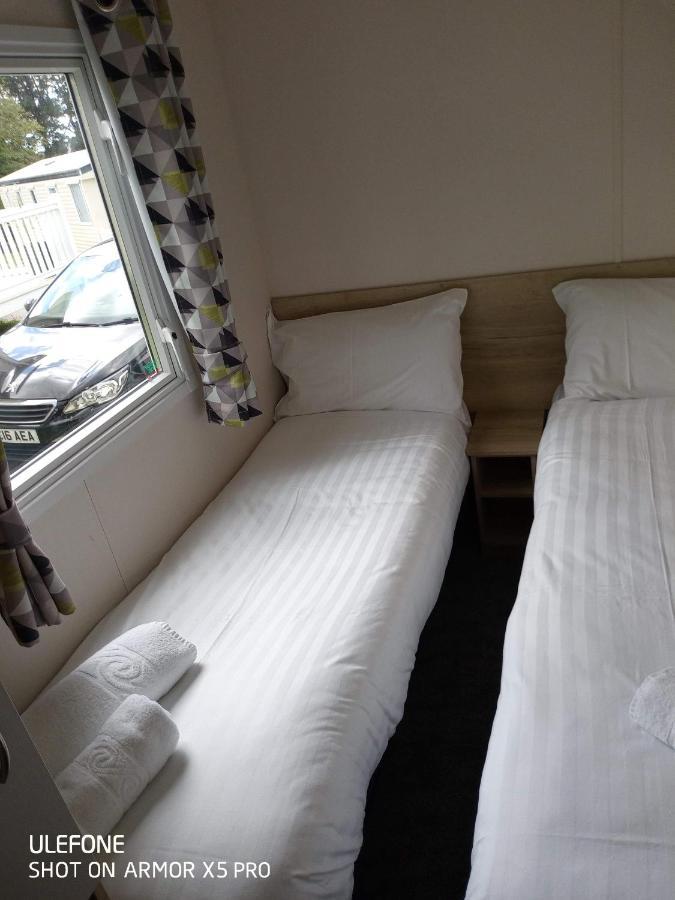 Exclusive 3 Bedroom Caravan, Sleeps 8 People At Parkdean Newquay Holiday Park, Cornwall, Uk Exterior foto