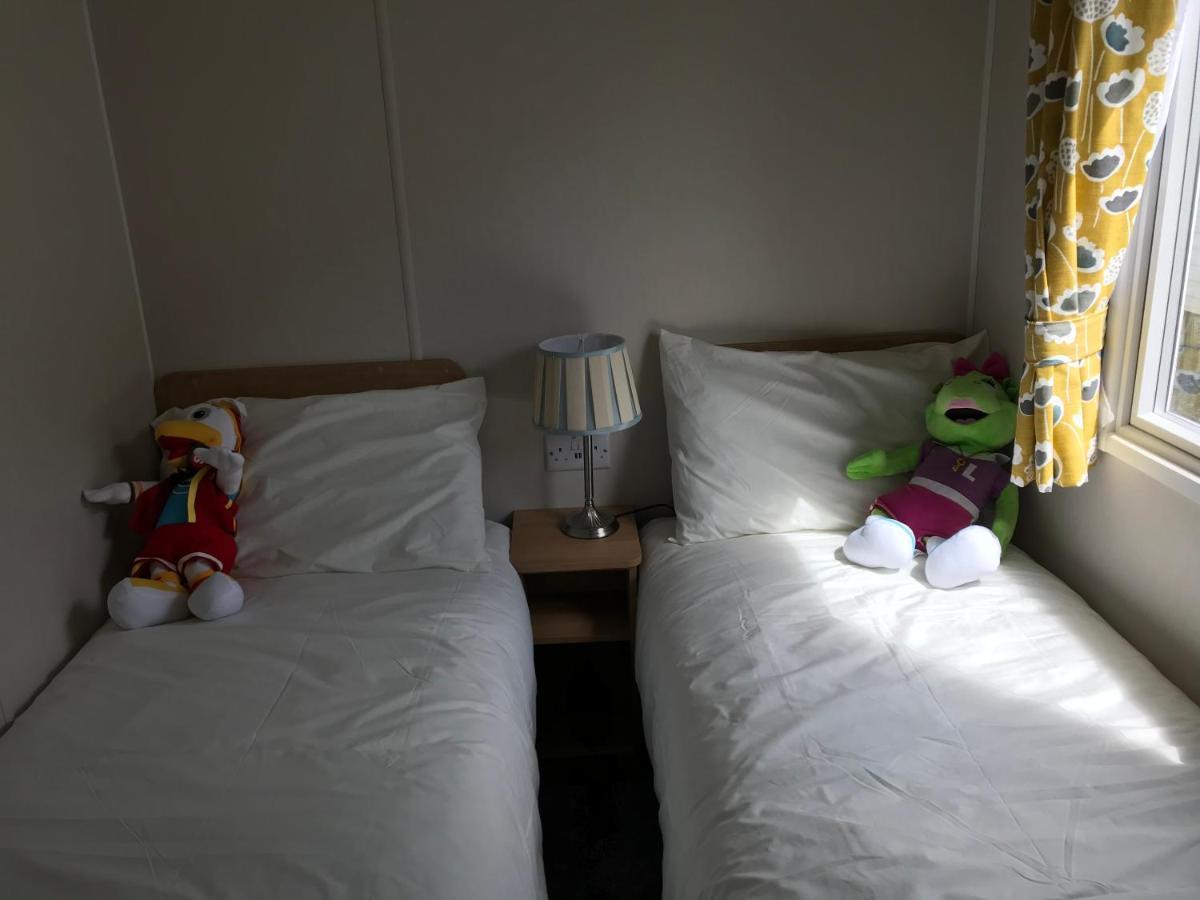 Exclusive 3 Bedroom Caravan, Sleeps 8 People At Parkdean Newquay Holiday Park, Cornwall, Uk Exterior foto